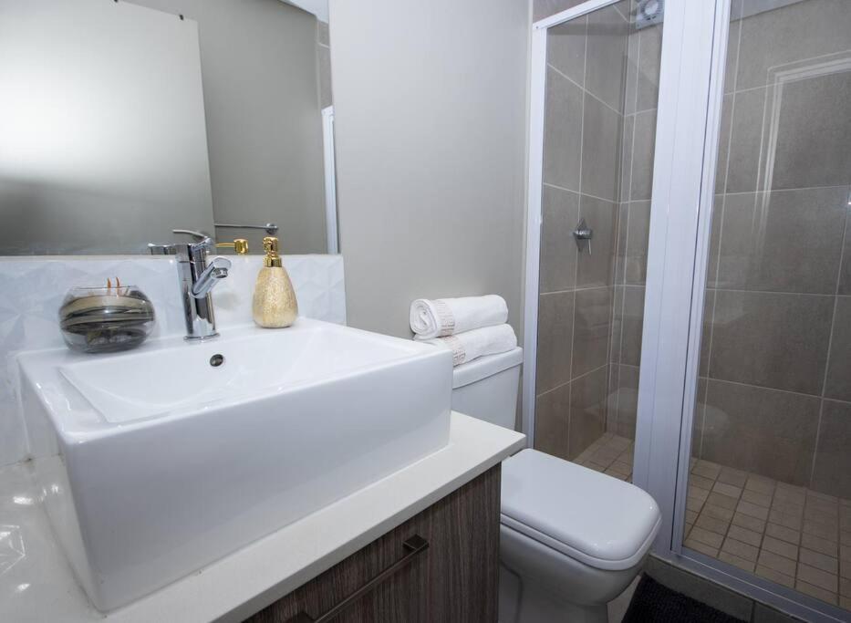 Apartamento Luxury, Location, & Convenience. Johannesburgo Exterior foto